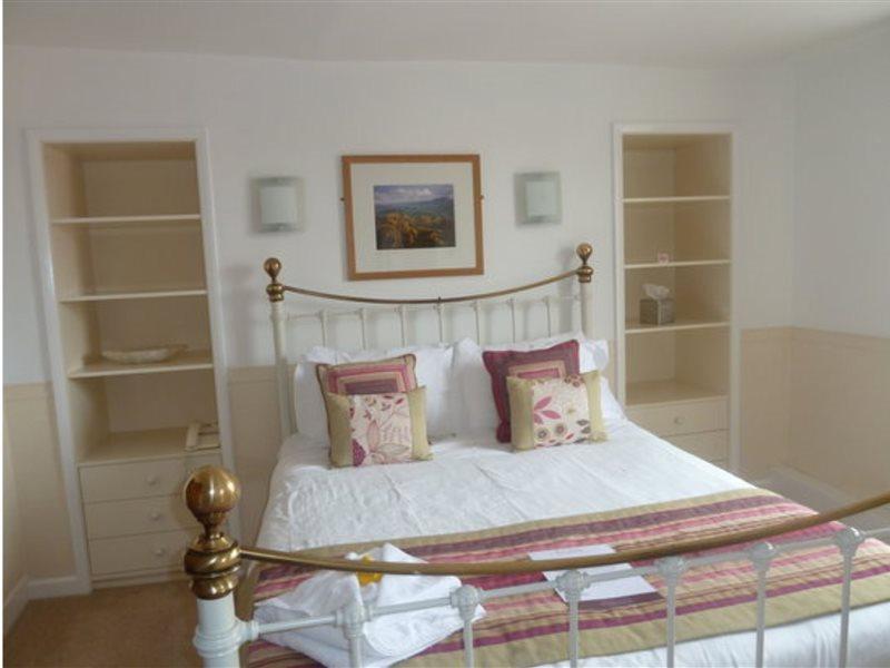 Oyo The Leven Hotel 3*