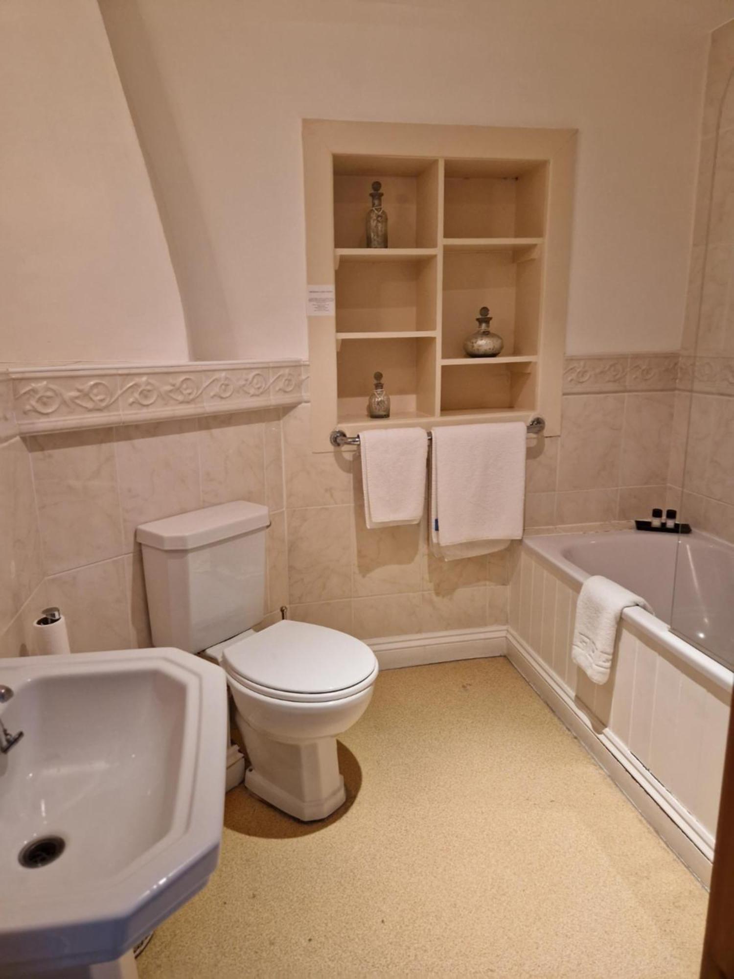 Hotel Oyo The Leven