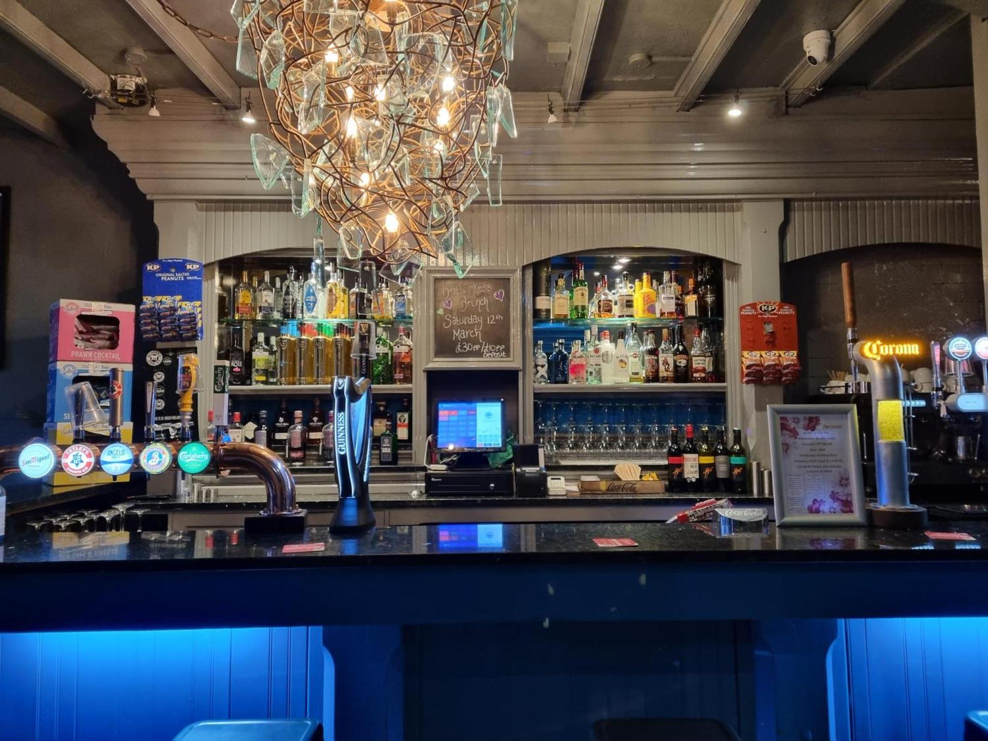 Oyo The Leven Hotel