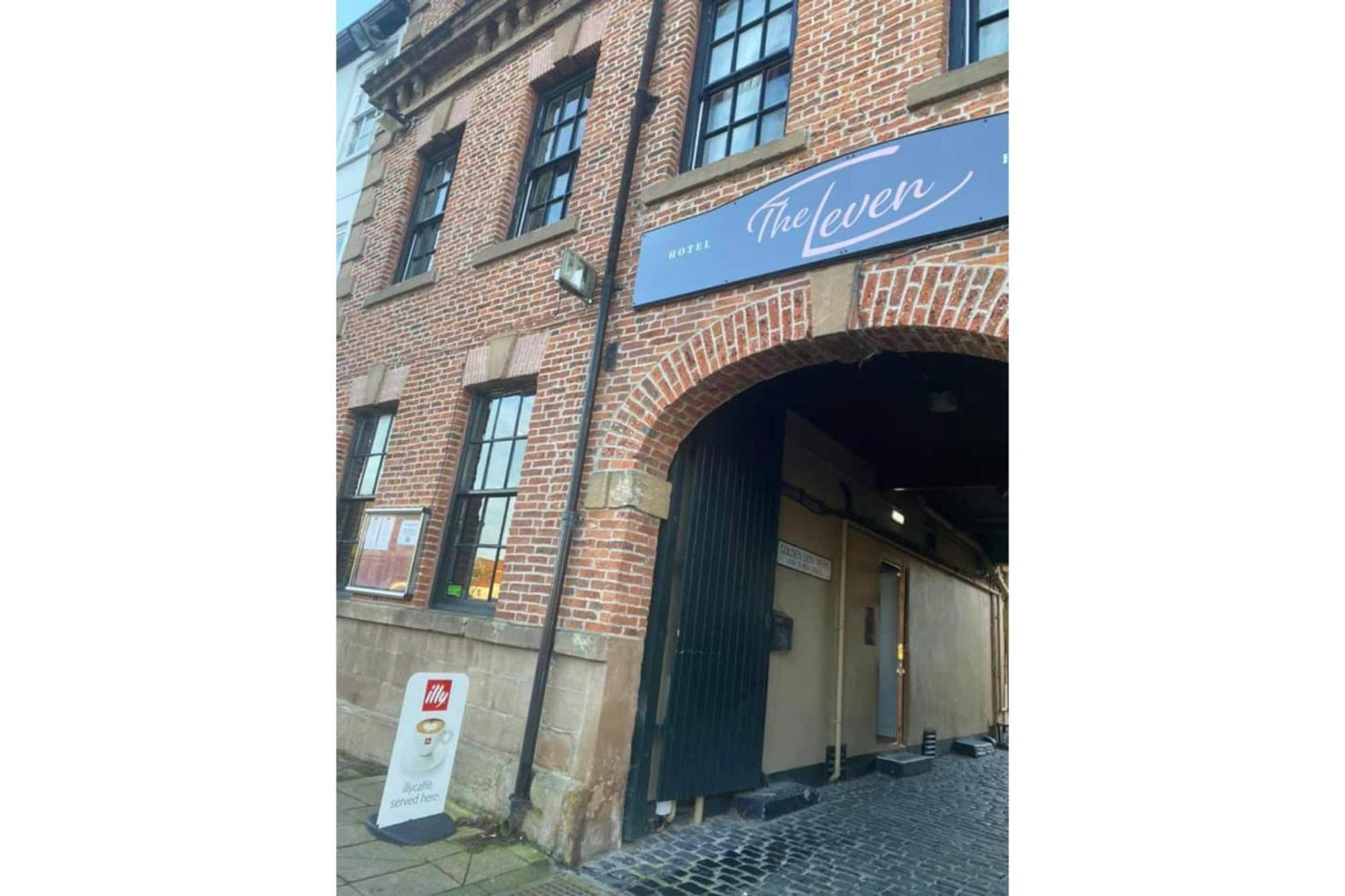 Oyo The Leven Hotel